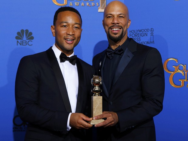 Cantor John Legend e o rapper Common levam o Globo de Ouro de melhor canção original por 'Glory', de 'Selma'. (Foto: REUTERS/Mike Blake)