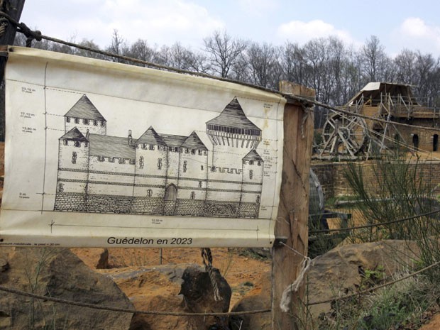 Desenho mostra como o castelo deve ficar (Foto: Jacky Naegelen/Reuters)