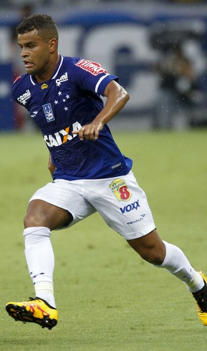 Alisson, meia do Cruzeiro (Foto: Washington Alves/ Lightpress)