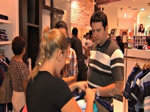 Dia dos pais movimenta vendas em Cuiabá (Foto: Reprodução/TVCA)