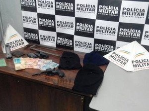 materiais foram apreendidos (Foto: Polícia Militar/Divulgação)