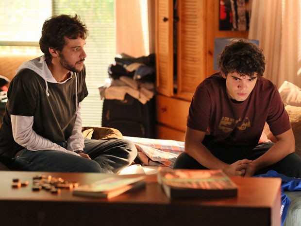 Bernardo discute com Pedro e desaparece (Foto: Isabella Pinheiro/Gshow)