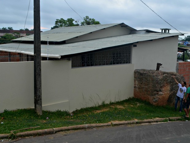 Base da Antiga torre do telégrafo de Cruzeiro do Sul hoje faz parte da casa de José Dantas (Foto: Adelcimar Carvalho/G1)