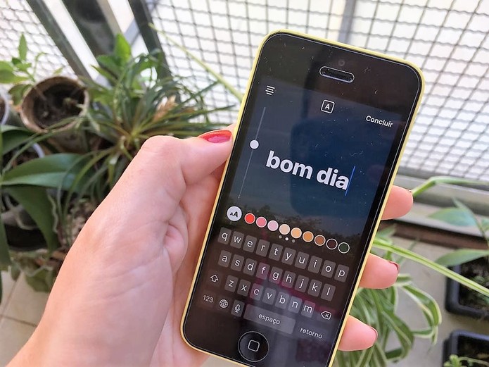 Instagram Stories altera tamanho das letras por escala (Foto: Luana Marfim)