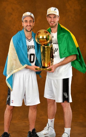 Manu Ginobilli e Tiago Splitter Spurs NBA (Foto: AFP)