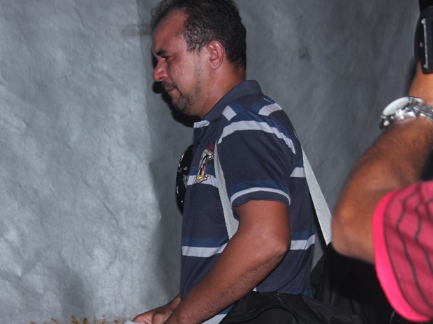 Francisco Soares, irmão da vítima, saiu de Minas Gerais para acompanhar funeral (Foto: Patrícia Andrade/G1)