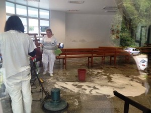 Desinfecção iniciou na manhã desta terça (1) (Foto: João Salgado/RBS TV)