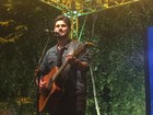 Gabriel Gava canta em missa pelo 1 ano da morte de Cristiano Araújo