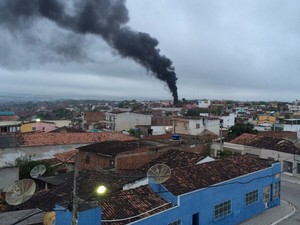Incêndio em oficina de eletrodoméstico em Surubim, Agreste de Pernambuco (Foto: Carlos Alberto/ Arquivo Pessoal)