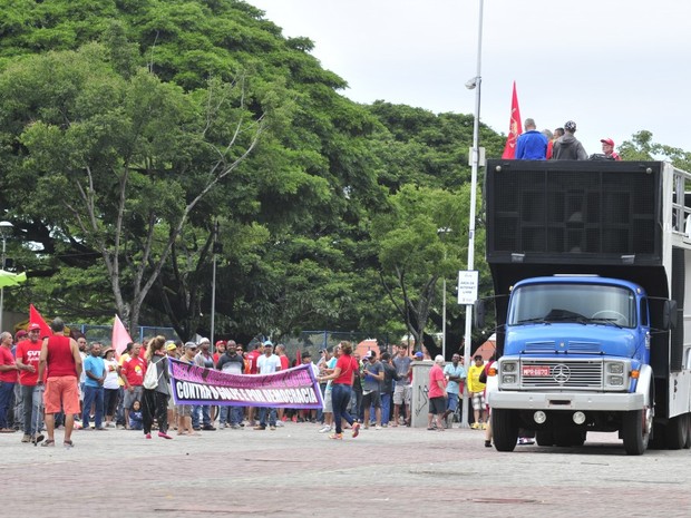 Entidades sindicais fazem ato em Vitória no Dia do Trabalho, espírito santo (Foto: Marcelo Prest/A Gazeta)