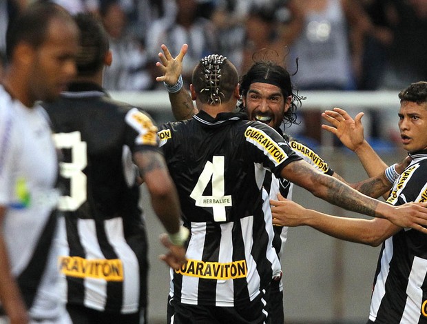 loco abreu botafogo gol vasco (Foto: Fernando Soutello / Agif)