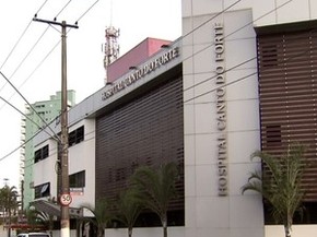 Mulher realizou cirurgia em hospital de Praia Grande (Foto: Reprodução/TV Tribuna)