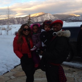 Mariah Carey com o marido, Nick Cannon, e os filhos Monroe e Moroccan, em Aspen, nos Estados Unidos (Foto: Instagram/ Reprodução)