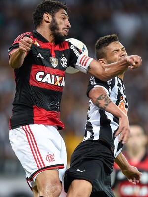 Wallace e Carlos Atlético-MG x Flamengo (Foto: Getty Images) Wallace e Carlos Atlético-MG x Flamengo (Foto: Getty Images)