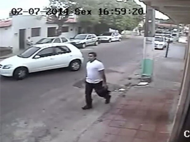 Polícia procura por homem que matou militar da reserva em Natal (Foto: Reprodução/Câmera de segurança)