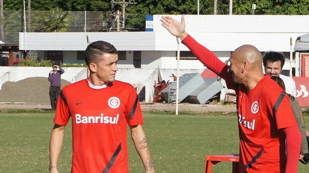 D'Alessandro e Guiñazu ficam fora do treino com bola do Inter (Foto: Diego Guichard/GLOBOESPORTE.COM)