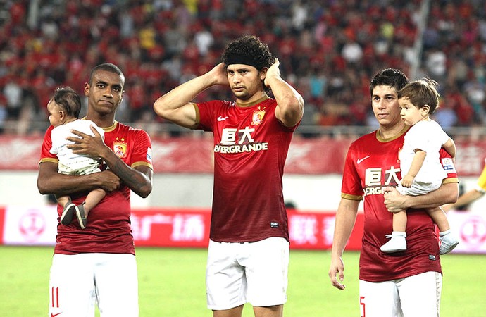 Muriqui, Elkeson e Conca Guangzhou Evergrande (Foto: Reprodução / Sina.com) Muriqui, Elkeson e Conca Guangzhou Evergrande (Foto: Reprodução / Sina.com)
