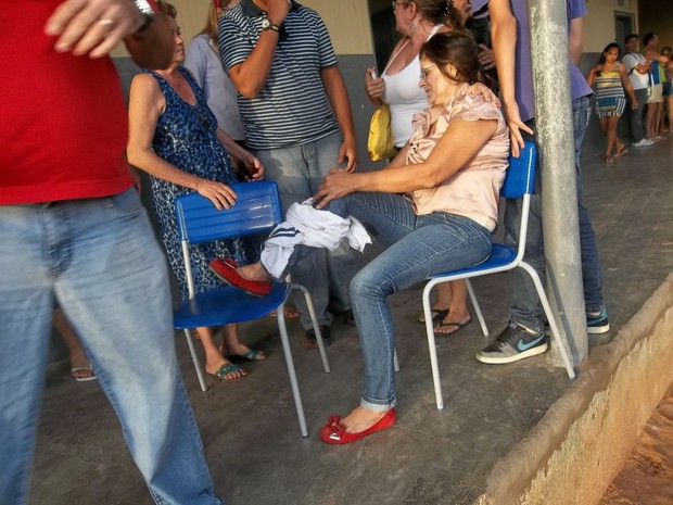 Coordenadora da Escola Maristela Pinheiro foi baleada na perna em Mossoró (Foto: José Nílson Ferreira/Passando na Hora)
