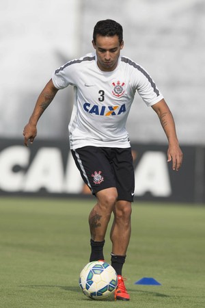 Meia Jadson manifesta o desejo de renovar com 