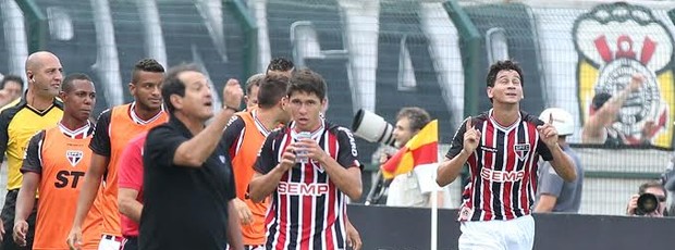 Ganso comemora gol do São Paulo (Foto: Marcos Ribolli)