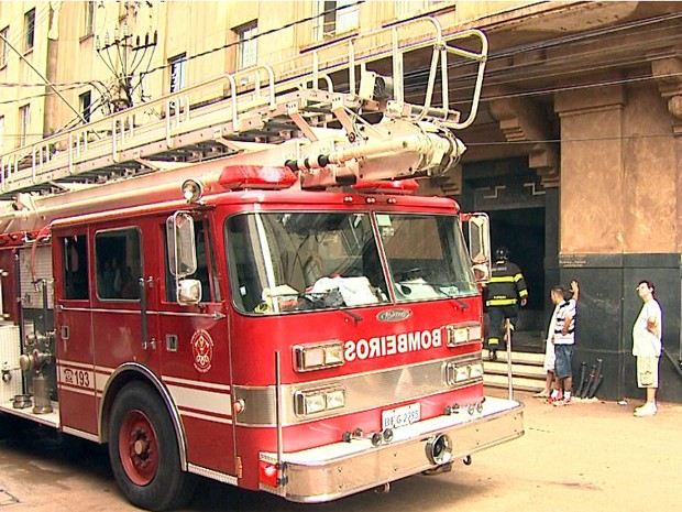 Incêndio no prédio foi controlado antes da chegada dos bombeiros (Foto: Valdinei Malaguti/ EPTV)