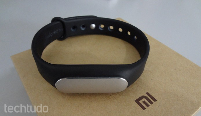 Mi Band vem em uma embalagem simples e bem acabada (Foto: Helito Bijora/TechTudo) Mi Band vem em uma embalagem simples e bem acabada (Foto: Helito Bijora/TechTudo)