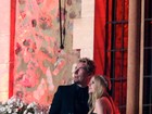 De vestido preto, Avril Lavigne faz segunda cerimônia de casamento