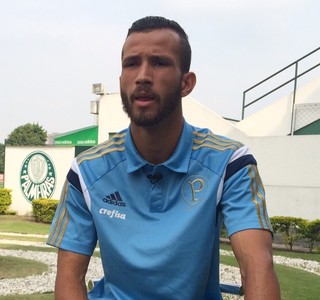 Leandro Pereira diz que combina jogadas com Lucas até pelo celular