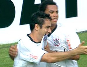 FRAME - Chicão e Dentinho, Corinthians x Criciuma (2008) (Foto: Reprodução)