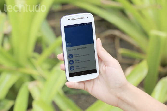 A tela do Moto E 2015 é ligeiramente melhor (Foto: Carol Danelli/TechTudo)
