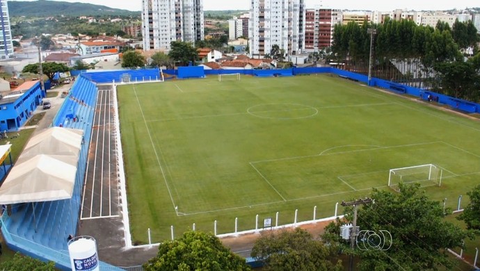Estádio Serra de Caldas, em Caldas Novas (Foto: Reprodução/TV Anhanguera)