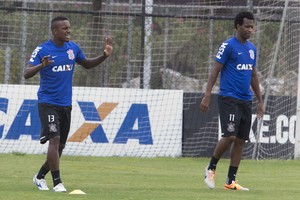 Em alta, defesa do Corinthians mira clássico contra último algoz