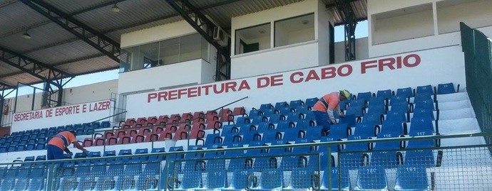 Correão recebe os últimos ajustes para receber os jogos da Cabofriense (Foto: Gustavo Garcia)