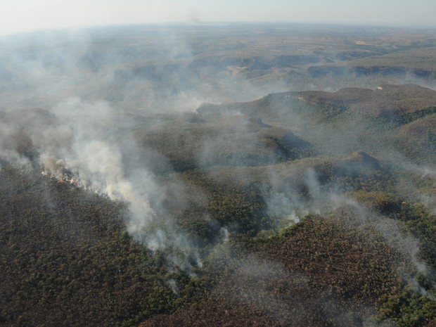 Fumaça do fogo na serra deixa várias áreas de Palmas encobertas (Foto: Valério Zelaya/Secom) Fumaça do fogo na serra deixa várias áreas de Palmas encobertas (Foto: Valério Zelaya/Secom)