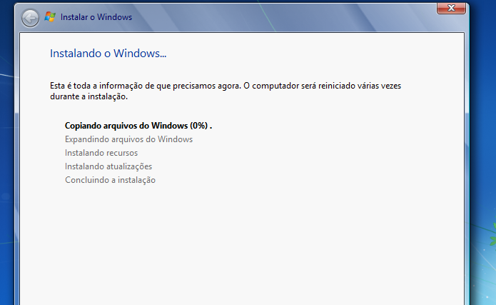 Instalador do Windows 7 iniciando o downgrade (Foto: Reprodução/Edivaldo Brito)