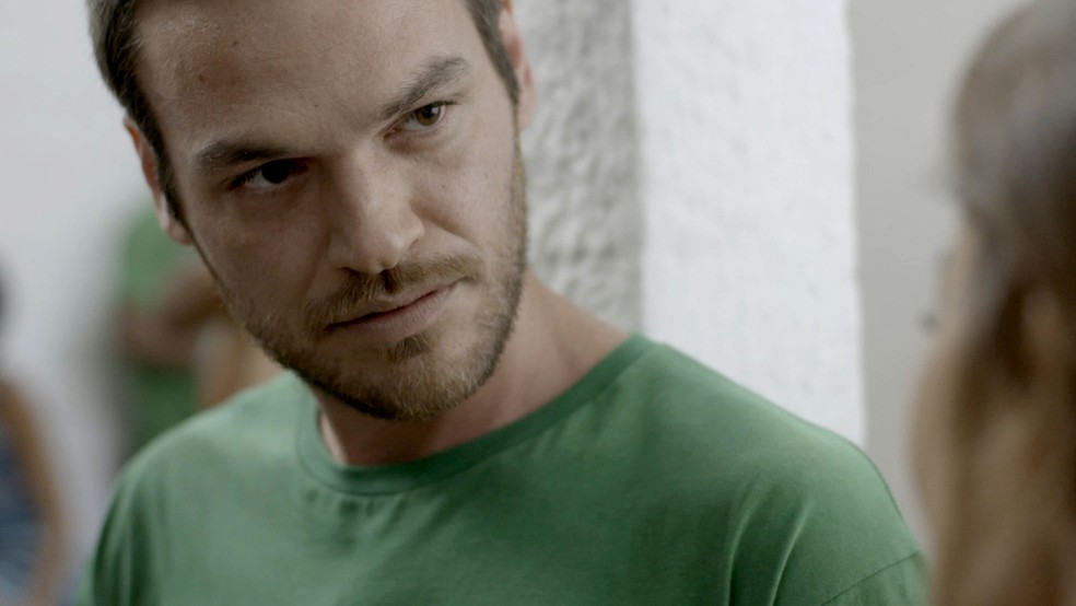 Rubinho não cansa de pedir coisas para Bibi (Foto: Tv Globo)