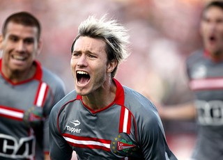 Gastón Fernández comemora gol do Estudiantes contra o Arsenal (Foto: EFE) Gastón Fernández comemora gol do Estudiantes contra o Arsenal (Foto: EFE)