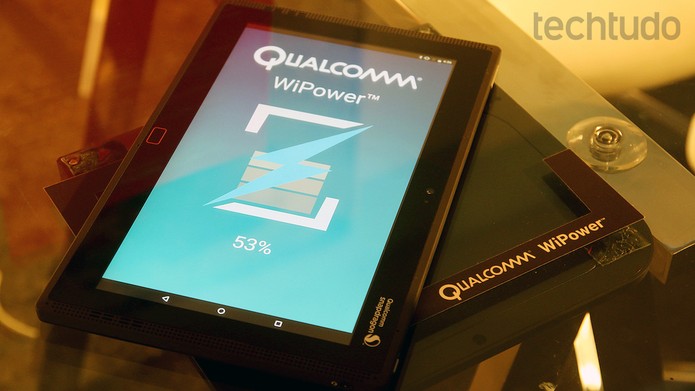 Carregamento rápido nativo no Snapdragon 820 em demonstração (Foto: Fabrício Vitorino / TechTudo) Carregamento rápido nativo no Snapdragon 820 em demonstração (Foto: Fabrício Vitorino / TechTudo)