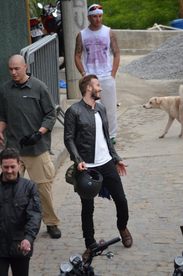 David Beckham no Vidigal (Foto: Rodrigo dos Anjos e Delson Silva / AgNews)