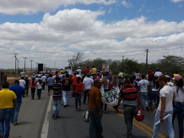 Protesto a favor das vaquejadas em Campina Grande (Foto: Artur Lira/G1)