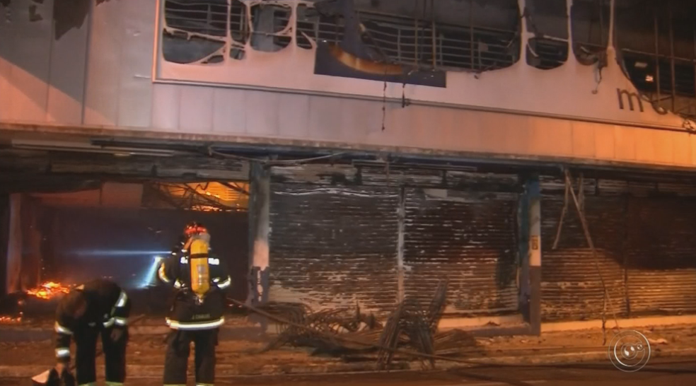Bombeiros chegaram 5 minutos após o início do incêndio (Foto: Reprodução/Tv Tem)
