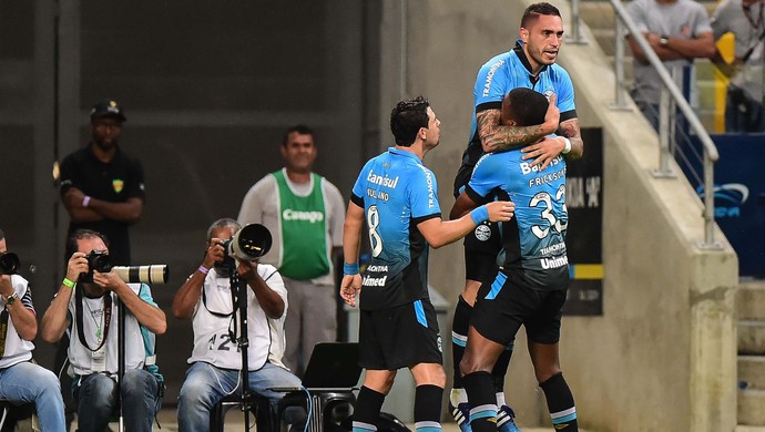 Brayan comemora gol do Grêmio (Foto: Vinicius Costa/Futura Press)