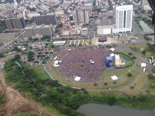 Imagem aérea feita pela Brigada Militar durante o show em Porto Alegre (Foto: Divulgação/Brigada Militar)