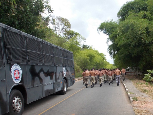 PMs correm juntos em prova realizada em Lauro de Freitas (Foto: Polícia Militar da Bahia/Divulgação)