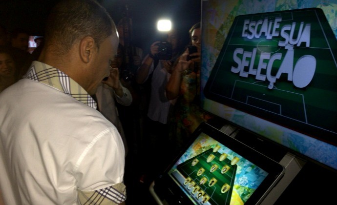 Cafu escala sele&ccedil;&atilde;o (Foto: Isabella Pina)