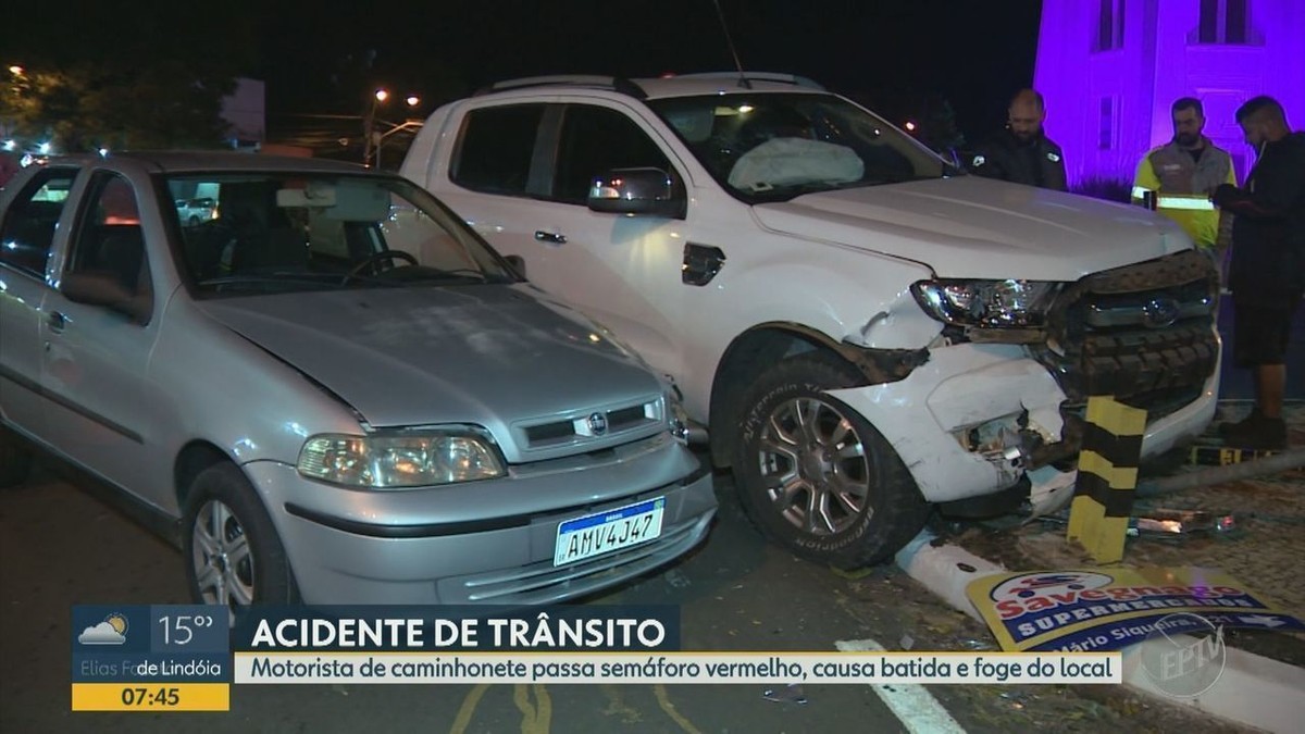 Motorista De Caminhonete Foge A P Ap S Ultrapassar Sem Foro Vermelho E