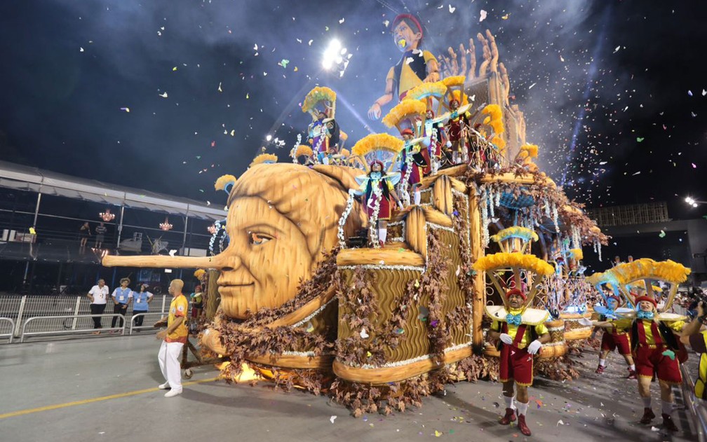 Carro da Independente Tricolor (Foto: Ardilhes Moreira/G1)