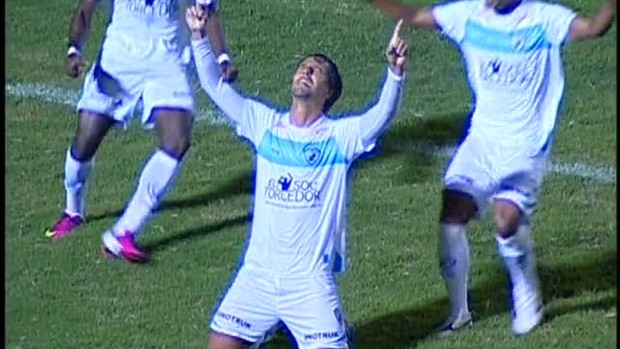 Dirceu comemora o gol do Londrina contra o Operário-PR (Foto: reprodução RPCTV)