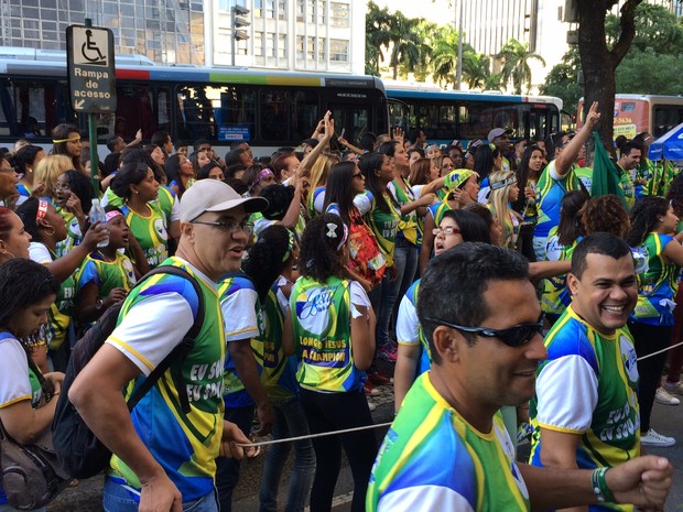 Público lotou a Avenida Presidente Vargas com cores verde e amarelo (Foto: Marcelo Elizardo/G1) Público lotou a Avenida Presidente Vargas com cores verde e amarelo (Foto: Marcelo Elizardo/G1)