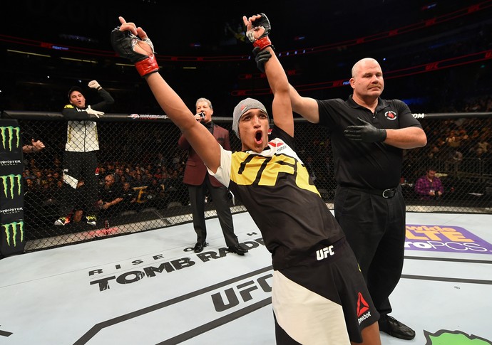 Charles do Bronx comemora vitória sobre Myles Jury no UFC Orlando (Foto: Getty Images) Charles do Bronx comemora vitória sobre Myles Jury no UFC Orlando (Foto: Getty Images)